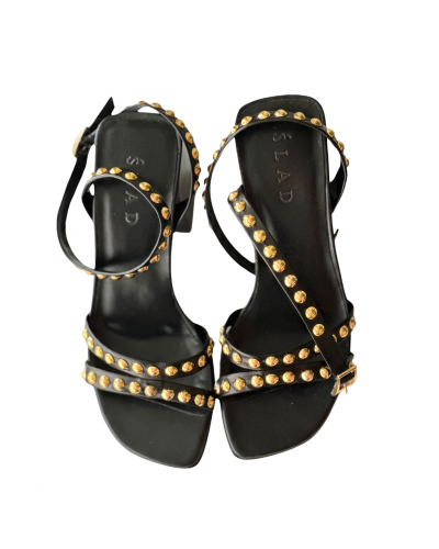 Sandalias Tacón Tachas Negras